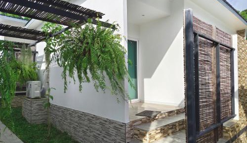 Bungalow with Patio