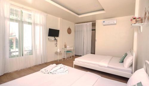 Suite with Mountain View