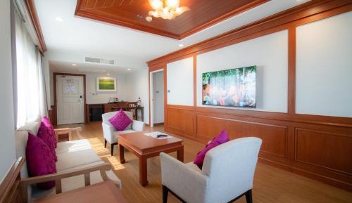 Jr. Suites River View Room