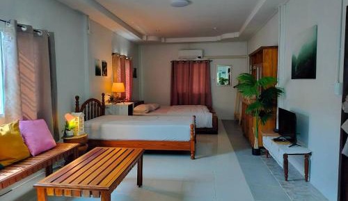 Deluxe Double Room (2 Adults + 1 Child)
