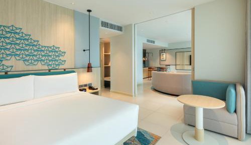 One-Bedroom King Suite with Panoramic View - Bay Tower