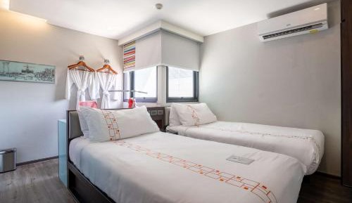 Deluxe Twin Room - Corner Room/Non-Smoking