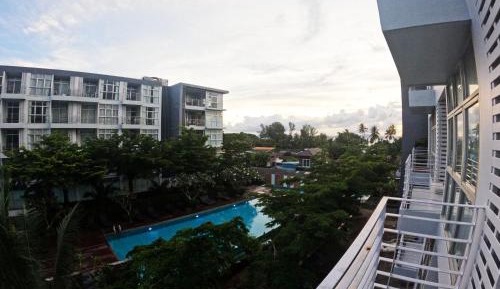 One-Bedroom Apartment with Pool View