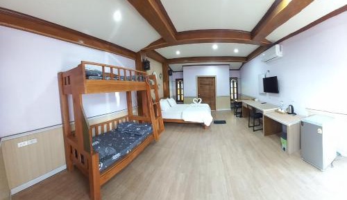 Deluxe Family Room