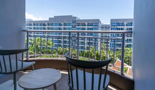 Deluxe Twin Room with Balcony and Pool View