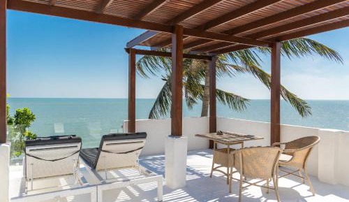 Beachfront Rooftop Suite