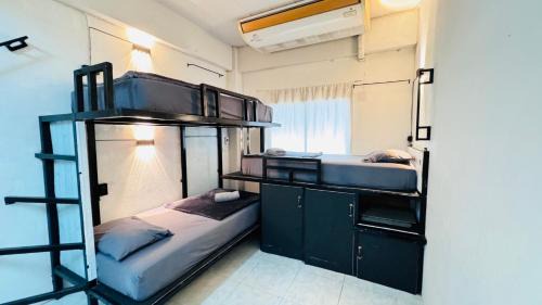 Bunk Bed in Mixed 7 Bed Dormitory Room