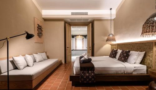 One Bedroom Deluxe Pool Villa - Cliff View