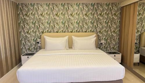 Queen Suite with Spa Bath