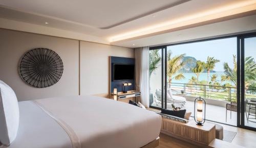 Deluxe Sea View Suite