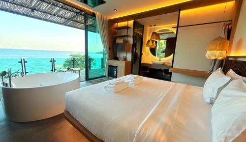 Deluxe Double Room with Bath