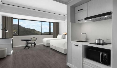 Family Room with City View 