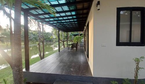 Deluxe Studio