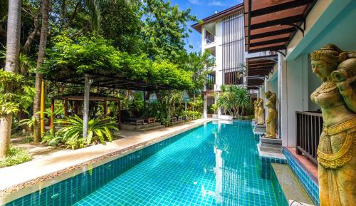 Deluxe with Pool Access
