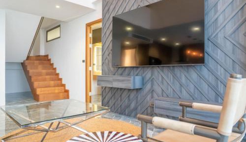 Three-Bedroom Apartment with Ocean View