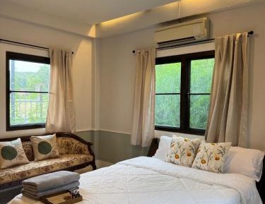 Queen Room with Garden View
