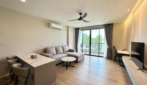 King Suite with Pool View