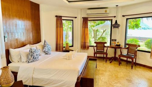 Family Suite with Partial Sea View