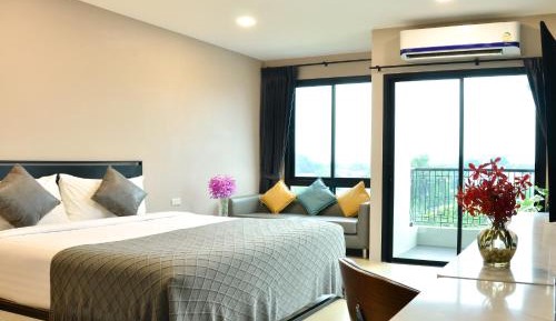 Deluxe Corner with River View