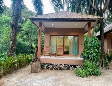 Deluxe Bungalow with Garden View
