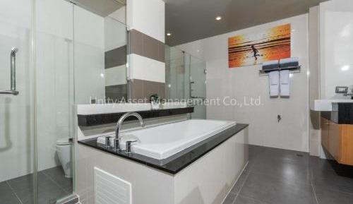 Supersized One Bedroom Apartment (2 Person)
