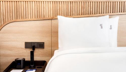Standard Queen Room - Accessible with Free Breakfast