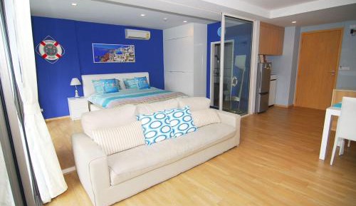 Apartment with Pool View 