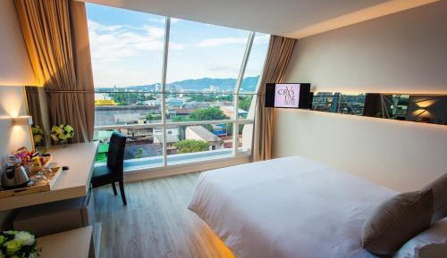 Suite with Mountain View