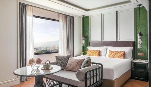 Classic King Room with Mountain View
