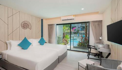 Deluxe Twin Room Pool Access