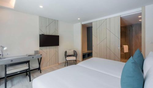 Deluxe Twin Room Pool View