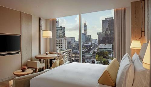 Deluxe King Room with City View