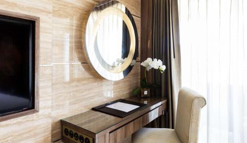 Deluxe King Room with Balcony and City View - Non-Smoking