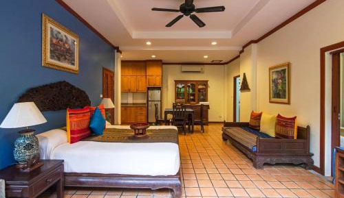 Gold Antique Extra-Bedroom-Downstairs with Forest View