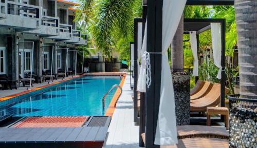 Deluxe Double or Twin Room with Pool View