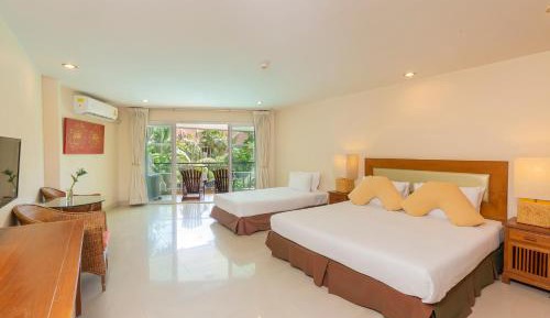 Deluxe Family Room with Pool View - Pets Friendly