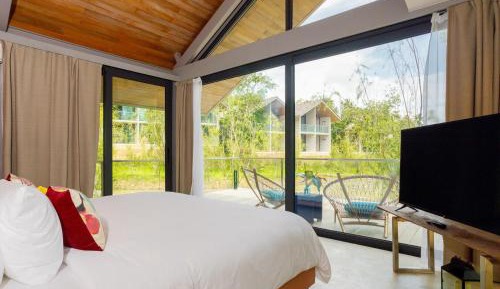One-Bedroom Villa Lagoon View with Balcony, Schedule Boat Transfer
