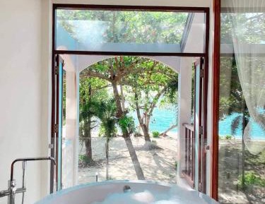 Superior Sea View with Bathtub