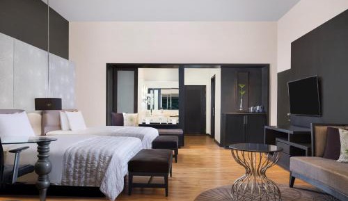 Grande Deluxe Pool View, Larger Guest room, 2 Queen, Balcony