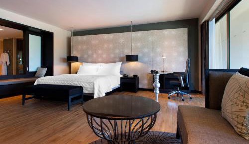 Grande Deluxe Terrace, Larger Guest room, 1 King, Balcony
