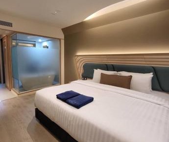 Amora Grand Pool View