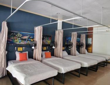 Single Bed in Mixed Dormitory Room