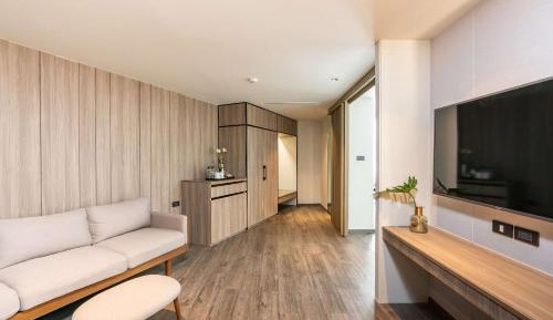 Double Suite with City View - Non-Smoking