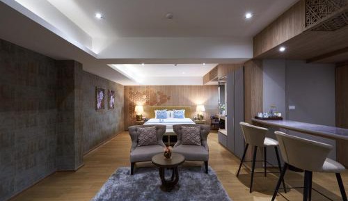 Deluxe King Room