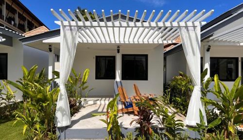 Villa with Garden View
