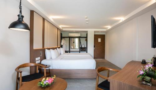 Deluxe Double or Twin Room with Balcony