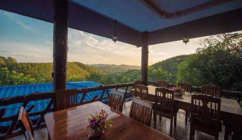 Family Room with Mountain View