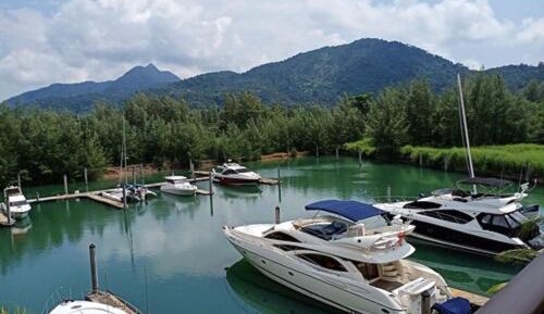 Marina Premier 