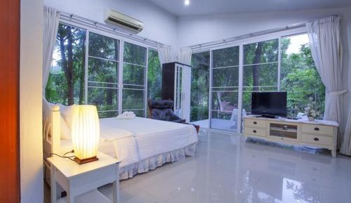 Queen Room with Garden View