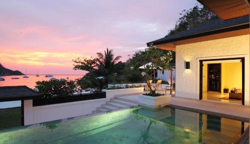 Grand Pool Suite Beachfront